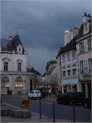 thunder and lightening in Beaune
